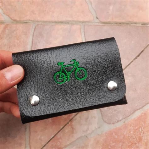 minimalist vegan wallet.